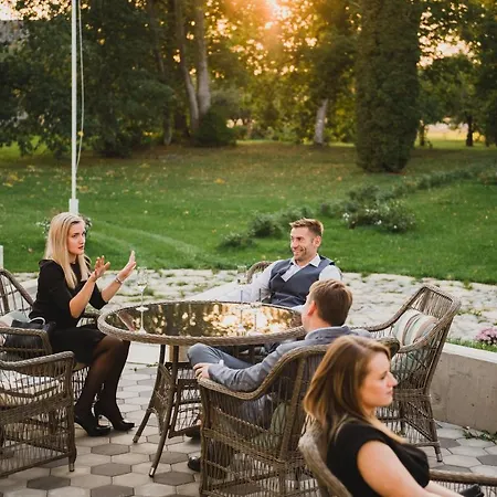 אתר נופש Manor & 5*