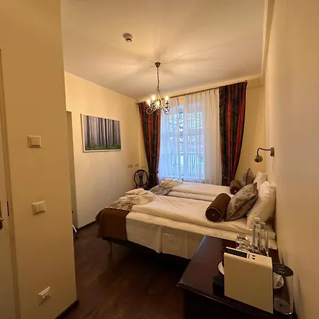 Manor & 5*