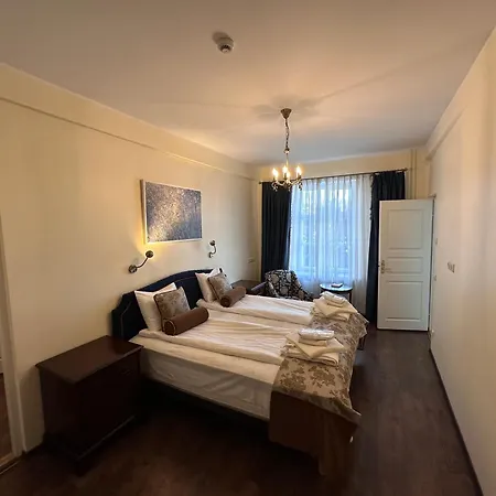 Manor & 5* Kernu
