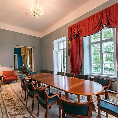 Manor & 5*