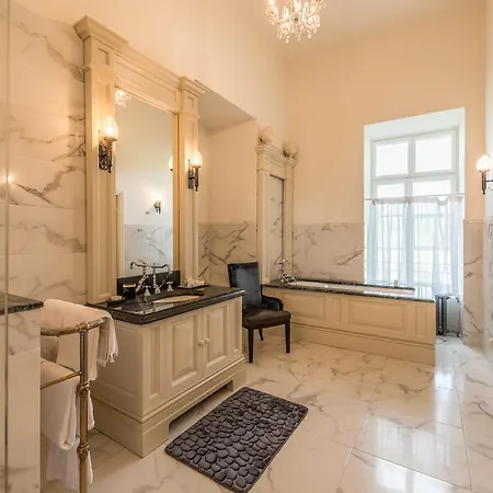 אתר נופש Manor & 5*