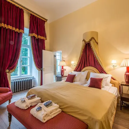 אתר נופש Manor &